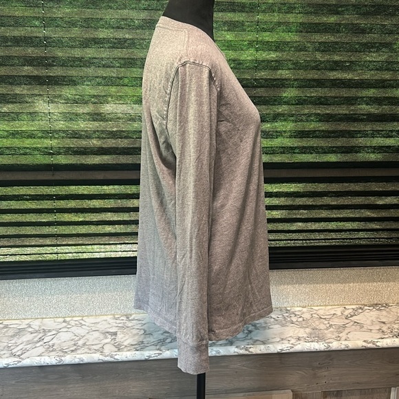 Old Navy Men’s Soft Washed Long Sleeve Crewneck Grey T-Shirt Size Small - Picture 4 of 7